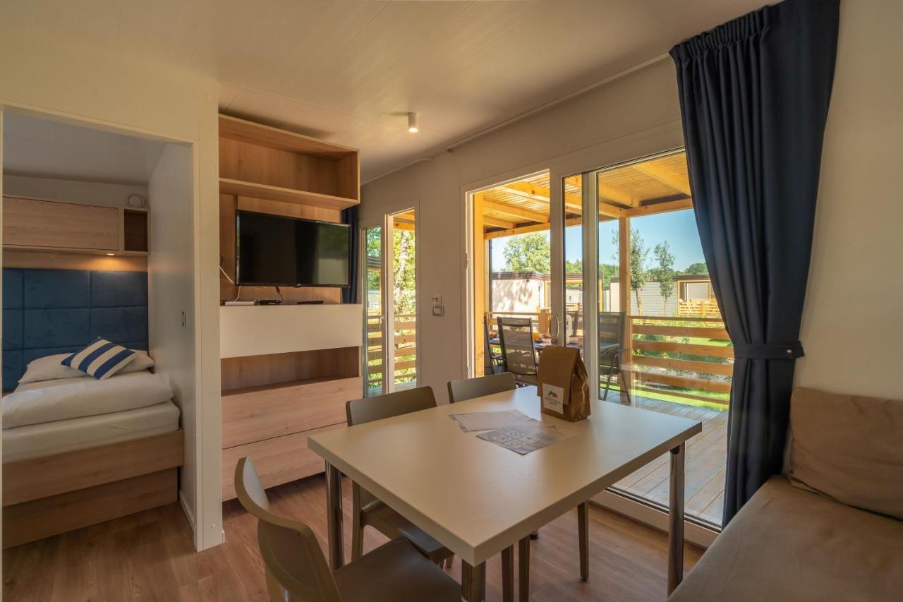 Parque de vacaciones Eurocamp Mobile Homes At Campsite Park